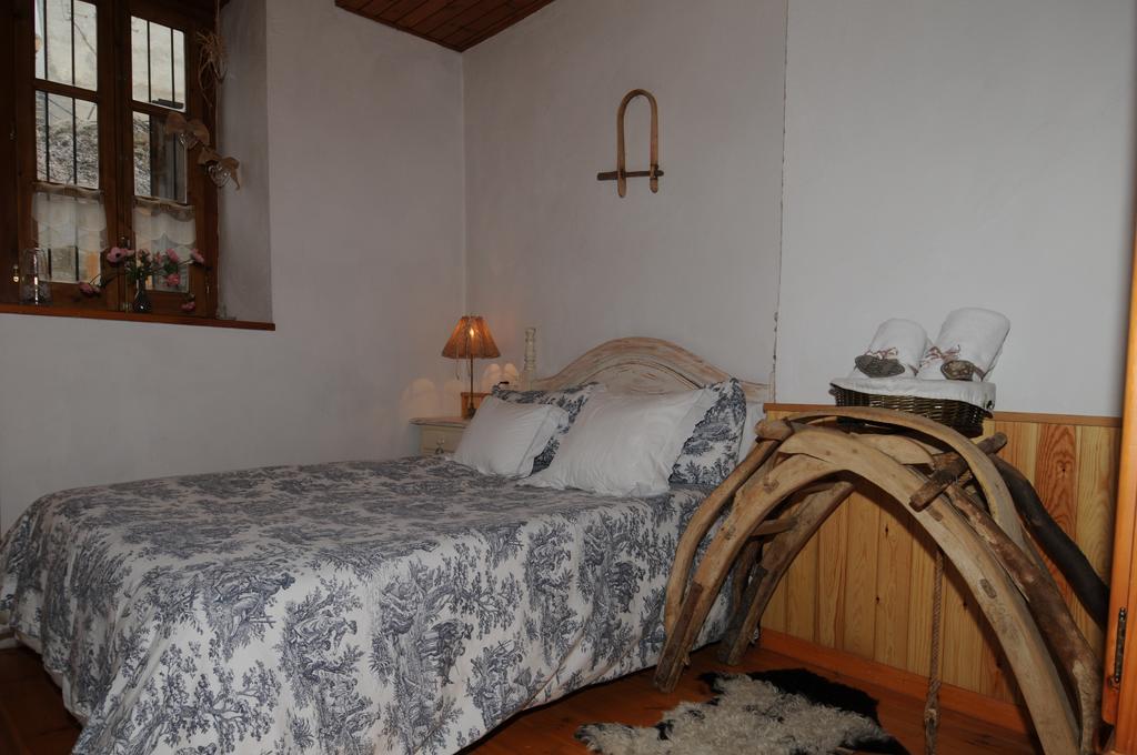Готель Casa Puig Montcorbau Екстер'єр фото